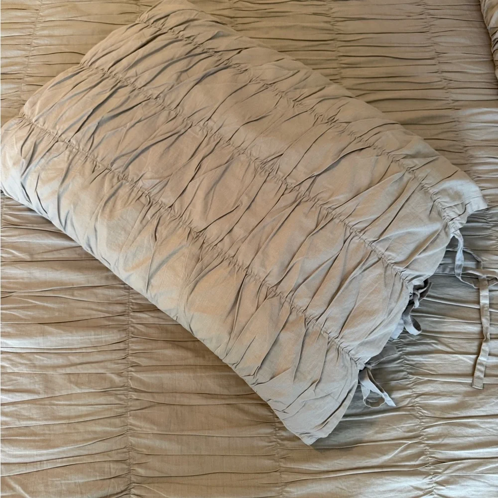 Pottery Barn Teen Elegant Rouched Gray Duvet & Shams